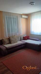 Ugodna garsonjera na Karaburmi - odmah useljiva (male režije)